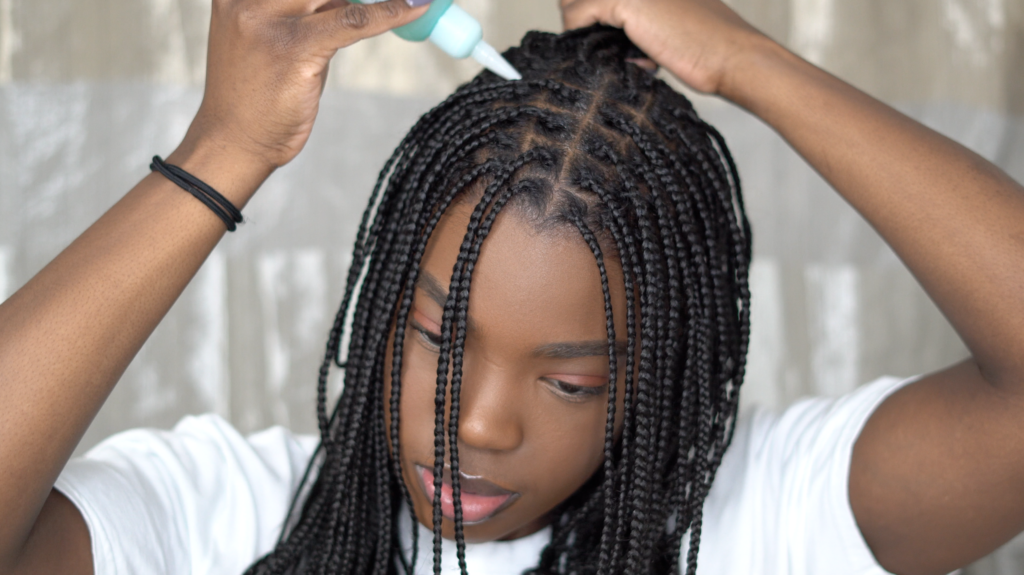 How I Wash My Hair In Protective Styles | Knotless Braids Tutorial